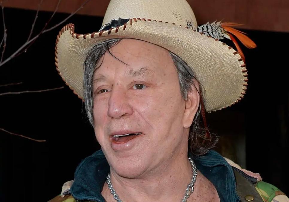 Міккі Рурк офіційно втратив орендоване житло в Лос-Анджелесі через борги