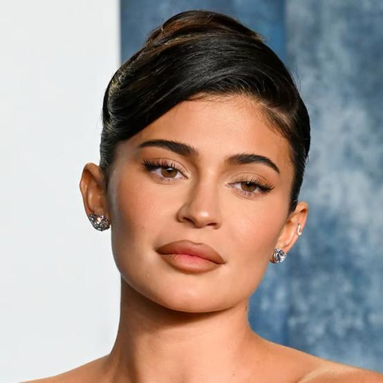 Кайлі Дженнер опинилася в центрі медійного скандалу через пожертвуваний одяг