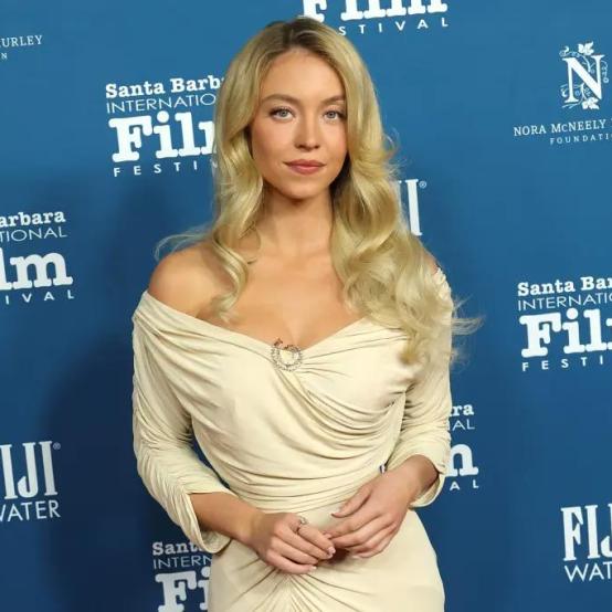 Сідні Свіні зворушила мережу фотографією брата-військового, який перебуває на службі за кордоном