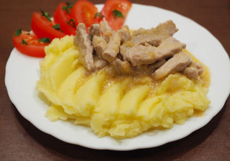 Рецепти:   Смачний ніжний апетитний Бефстроганов