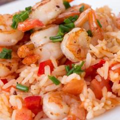 Рецепти:   Смачний поживний домашній салат з рисом та креветками