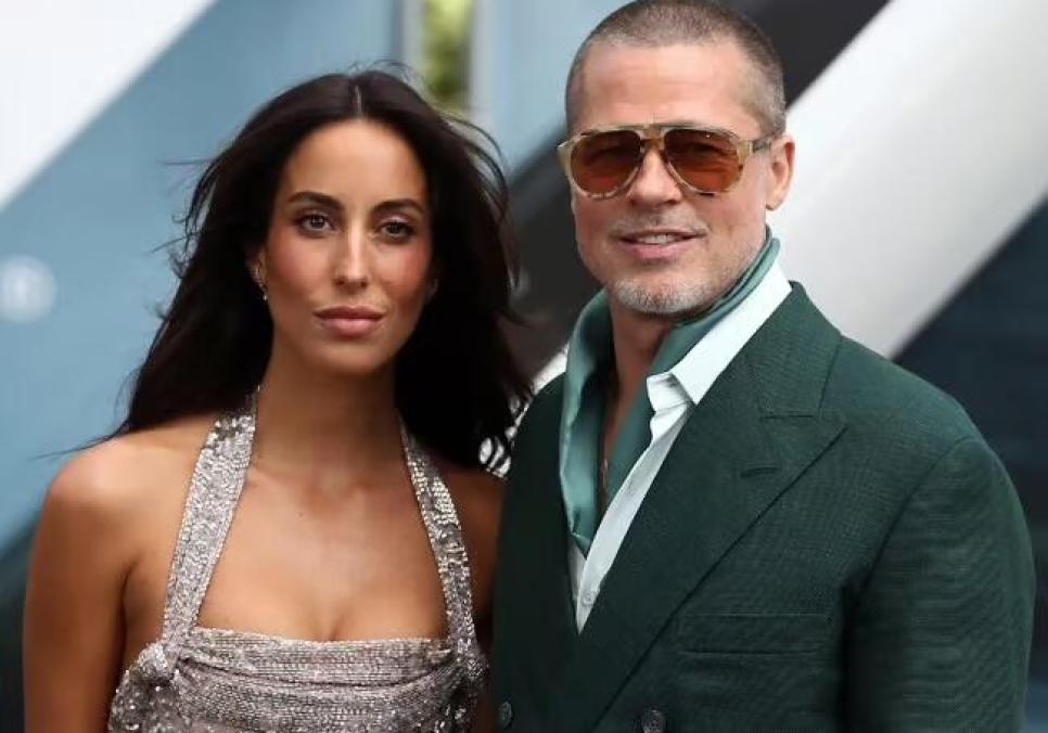 Бред Пітт та Інес де Рамон демонструють ідилію в Греції на тлі сімейних скандалів