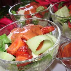 Рецепти:   Смачний пікантний салатик із полуницею та руколою