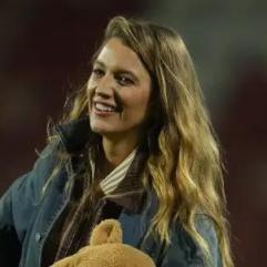 Блейк Лайвлі та Раян Рейнольдс продемонстрували пристрасні почуття на стадіоні