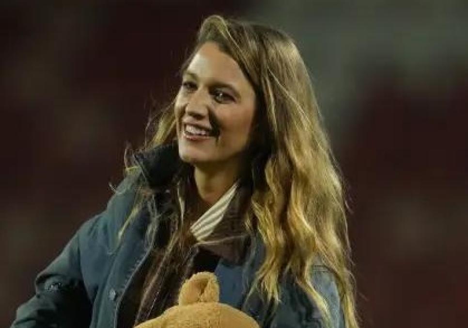 Блейк Лайвлі та Раян Рейнольдс продемонстрували пристрасні почуття на стадіоні