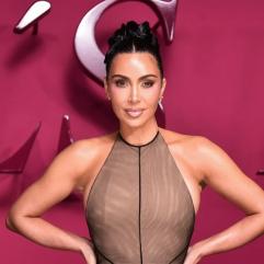 Кім Кардаш'ян приголомшила образом розкішної танцівниці на зйомках нової комедії