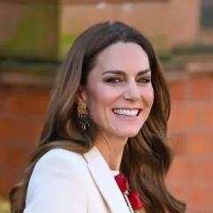 Кейт Міддлтон вразила вибором бюджетних сережок на святкуванні Холі в Лестері