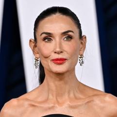 Демі Мур вразила вибором сукні з пір’ям на церемонії «Оскар»