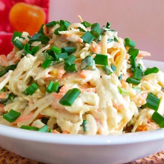 Рецепти:   Смачний  домашній салат весняний із топінамбуром