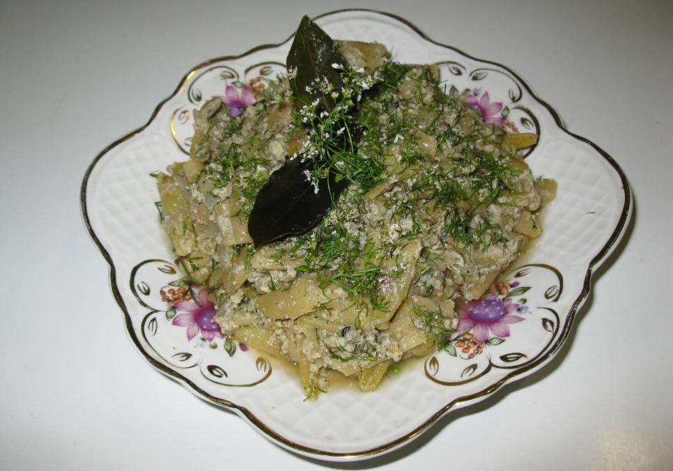 Рецепти:  Смачний домашній салат зі шпарагівки