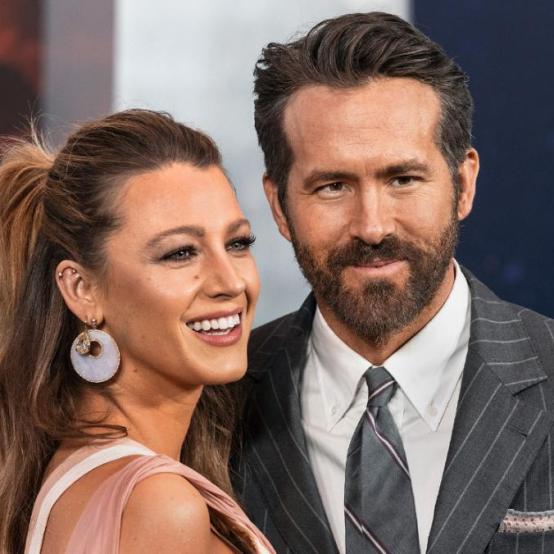 Блейк Лайвлі та Раян Рейнольдс продемонстрували пристрасні почуття на стадіоні