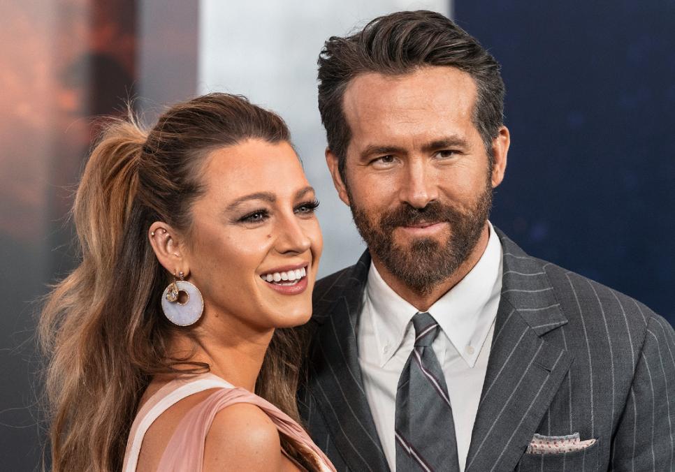 Блейк Лайвлі та Раян Рейнольдс продемонстрували пристрасні почуття на стадіоні