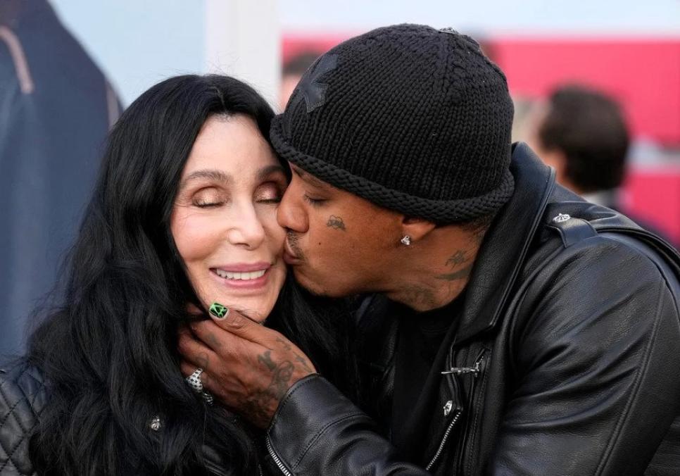 Шер спровокувала чутки про таємне весілля під час урочистостей свого сина