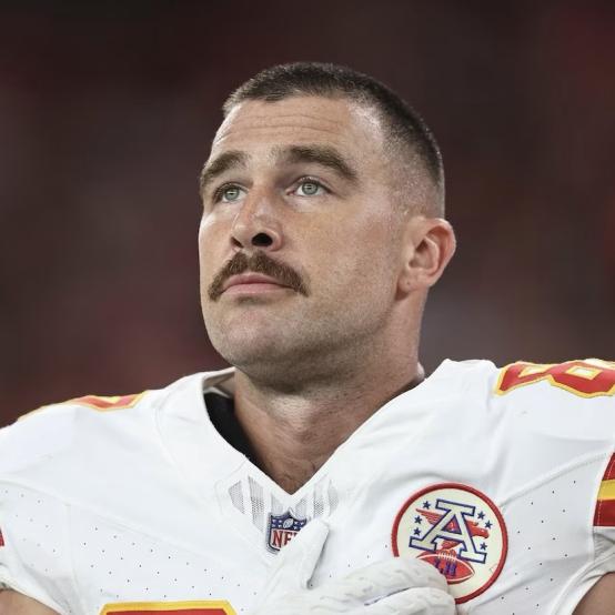 Тревіс Келсі та Тейлор Свіфт синхронізували стиль за допомогою розкішних годинників