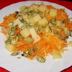 Рецепти:   Смачний  корисний салат морквяно-селеровий із гарбузовим насінням