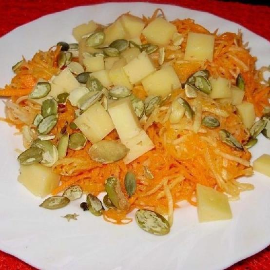 Рецепти:   Смачний  корисний салат морквяно-селеровий із гарбузовим насінням