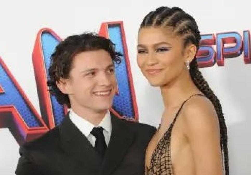 Зендая в жовтому корсеті підігріла чутки про шлюб з Томом Голландом