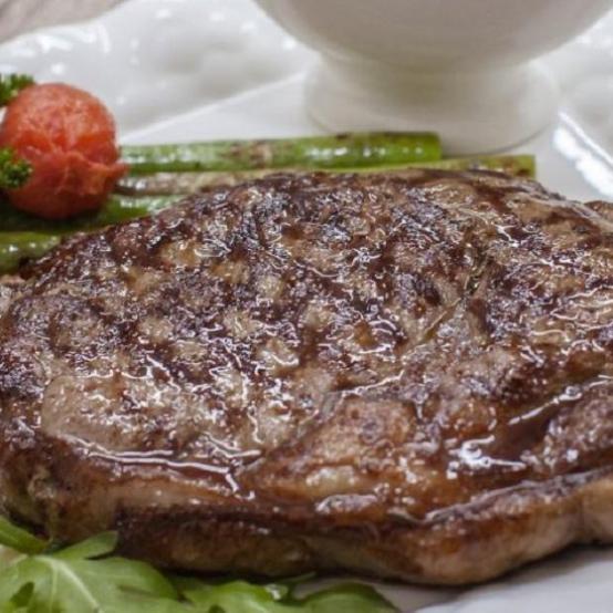 Рецепти:  Смачні ароматні апетитні стейки з яловичини