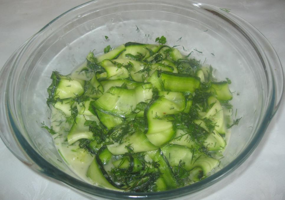 Салат із маринованих кабачків «Бистринка»