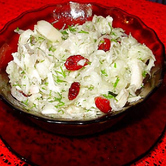 Рецепти салатів: Салат із капустою, курятиною та грушею