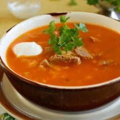 Перші страви: Літній суп із телятиною «Помідоровий»
