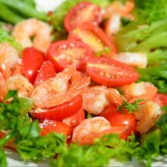 Рецепти: Салат із креветками і пармезаном