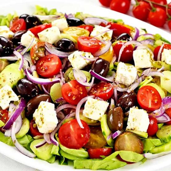 Рецепти:  Смачний корисний салат з фетою та оливками