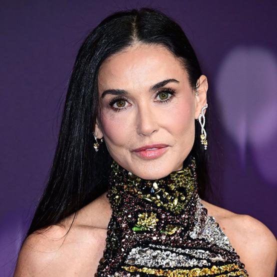 Демі Мур із сукнею-краваткою спричинила неоднозначну реакцію на Met Gala
