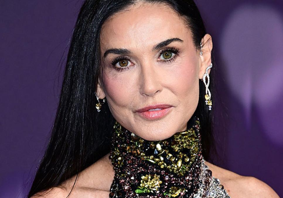 Демі Мур із сукнею-краваткою спричинила неоднозначну реакцію на Met Gala Демі Мур із сукнею-краваткою спричинила неоднозначну реакцію на Met Gala