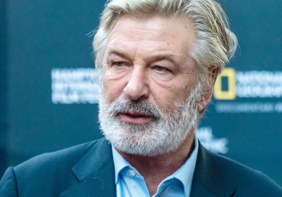 Алек Болдвін у вестерні "Іржа": між трагічною реальністю та роллю обвинуваченого Алек Болдвін у вестерні "Іржа": між трагічною реальністю та роллю обвинуваченого