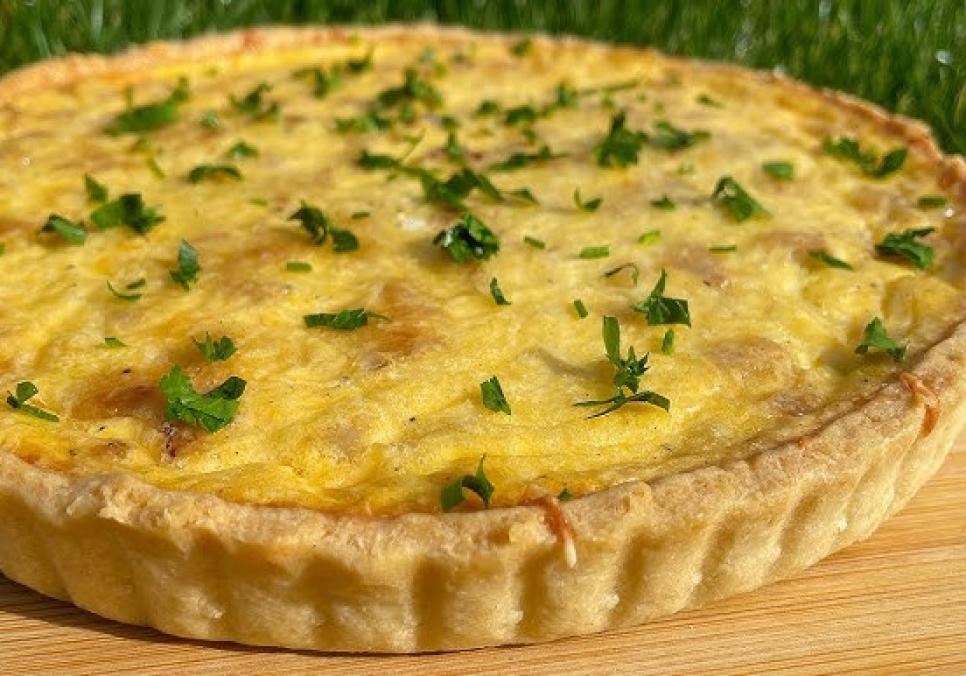 Рецепти: Смачний ситний кіш із черемшею, рисом та сиром Рецепти: Смачний ситний кіш із черемшею, рисом та сиром