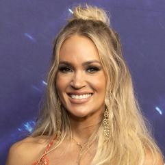 Керрі Андервуд повторила свій культовий образ із фіналу American Idol 2005 Керрі Андервуд повторила свій культовий образ із фіналу American Idol 2005