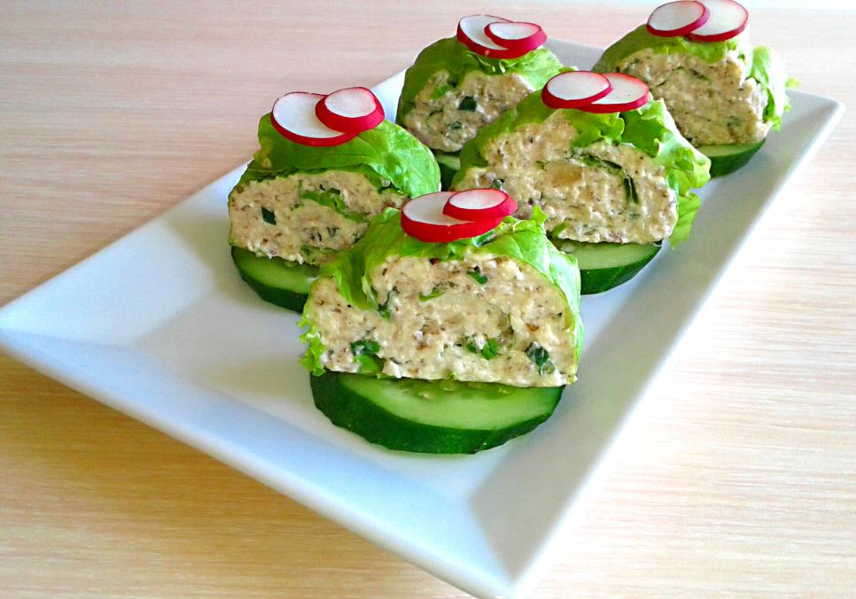 Рецепти:   Смачний апетитний закусочний рулет