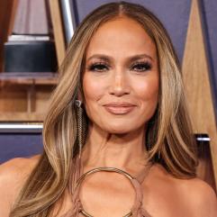 Дженніфер Лопес виступила на індійському весіллі за два мільйони, вразивши вбраннями