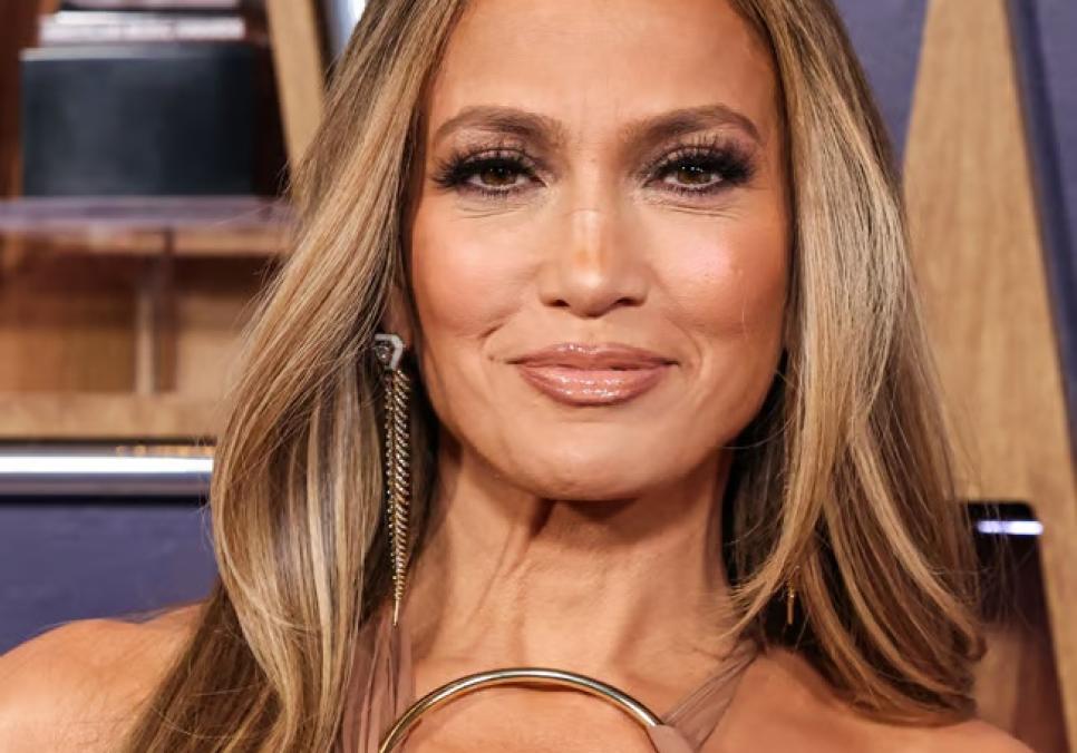 Дженніфер Лопес виступила на індійському весіллі за два мільйони, вразивши вбраннями