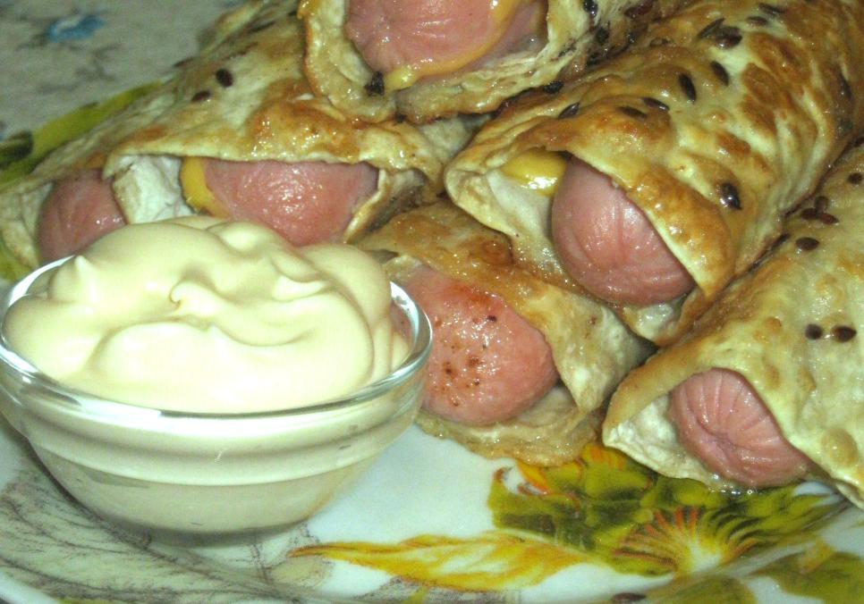 Рецепти:  Смачні апетитні домашні хот-доги «Ледачі»