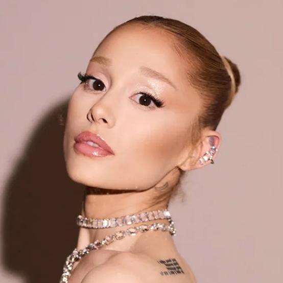 Аріана Гранде закінчила зйомки у новій комедії «Свекор Фокер»