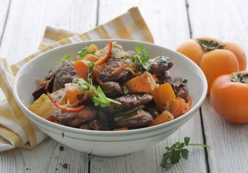 Рецепти:  Смачна ніжна куряча печінка з хурмою