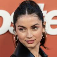 Ана де Армас демонструє бездоганний стиль після несподіваного розриву з Крузом