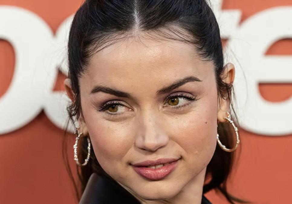 Ана де Армас демонструє бездоганний стиль після несподіваного розриву з Крузом