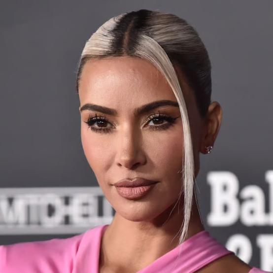 Кім Кардаш'ян критикують через вірусне відео Норт із голкою для пірсингу