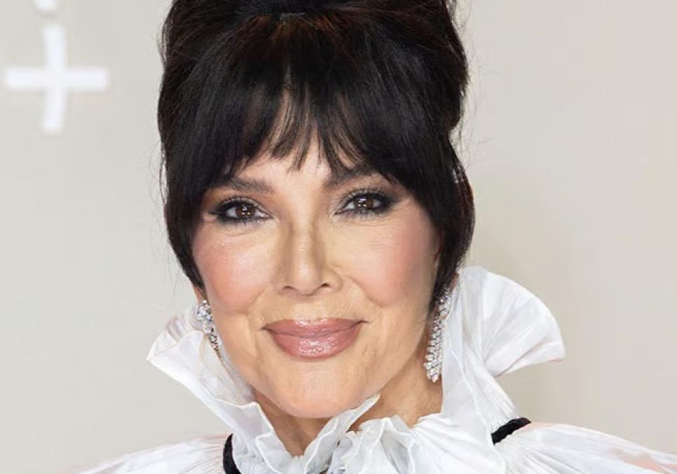 Дженнер продемонструвала позачасову фігуру у вінтажній сукні Givenchy