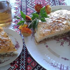 Рецепти:  Смачний домашній ароматний пиріг із гречкою і грибами