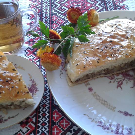 Рецепти:  Смачний домашній ароматний пиріг із гречкою і грибами