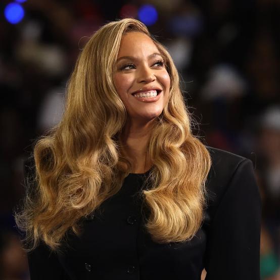 Бейонсе засвітилась на Гран-прі «Формули-1» у стильній гоночній формі