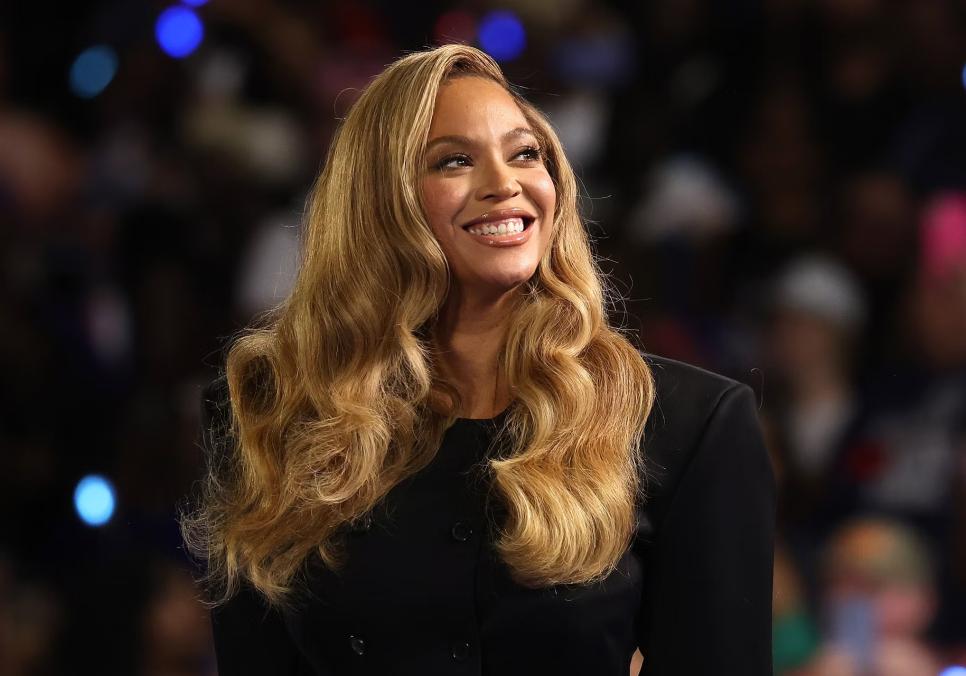 Бейонсе засвітилась на Гран-прі «Формули-1» у стильній гоночній формі