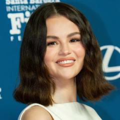 Коментар Селени Гомес про «справжніх» людей для Rare Beauty образив модель Коментар Селени Гомес про «справжніх» людей для Rare Beauty образив модель