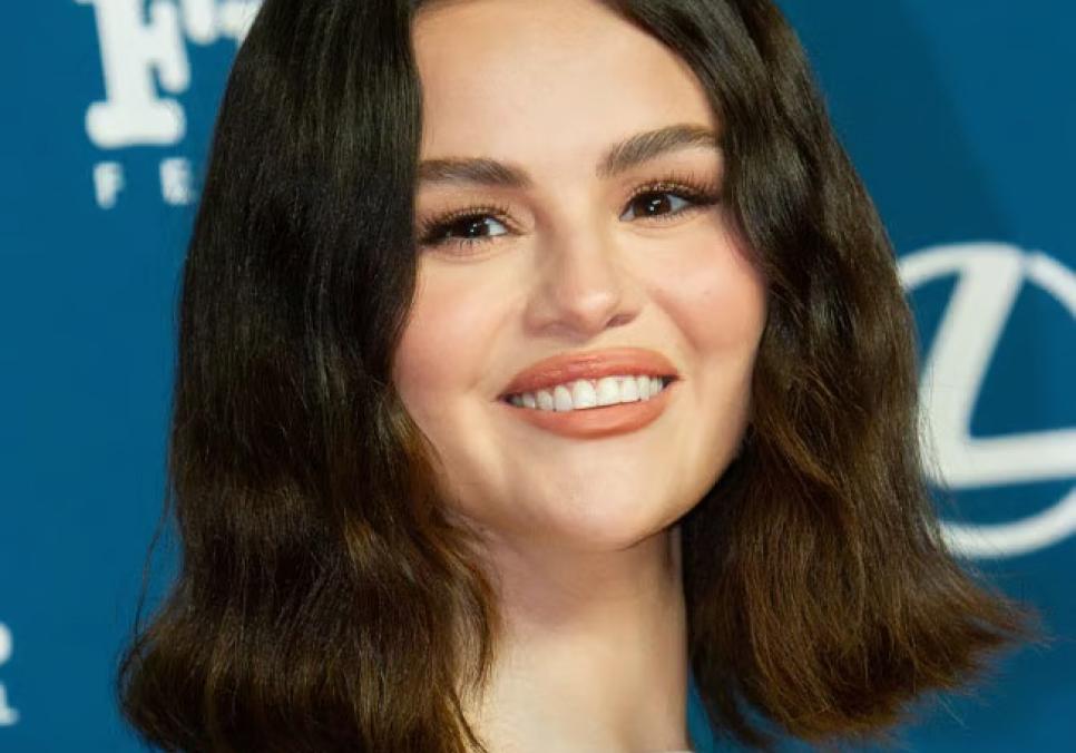 Коментар Селени Гомес про «справжніх» людей для Rare Beauty образив модель