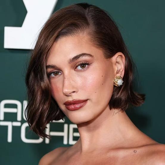 Гейлі Бібер вразила безтурботно стильним образом на 29-річчя