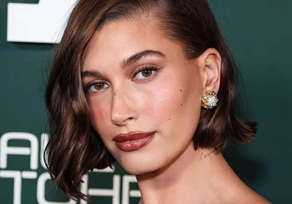 Гейлі Бібер вразила безтурботно стильним образом на 29-річчя